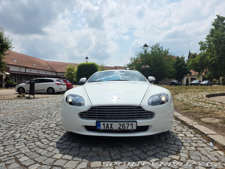 Aston Martin Vantage  2010
