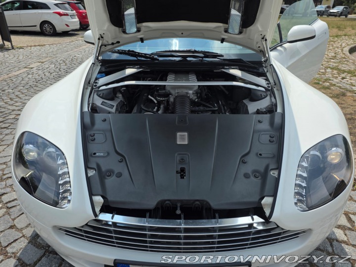 Aston Martin Vantage  2010