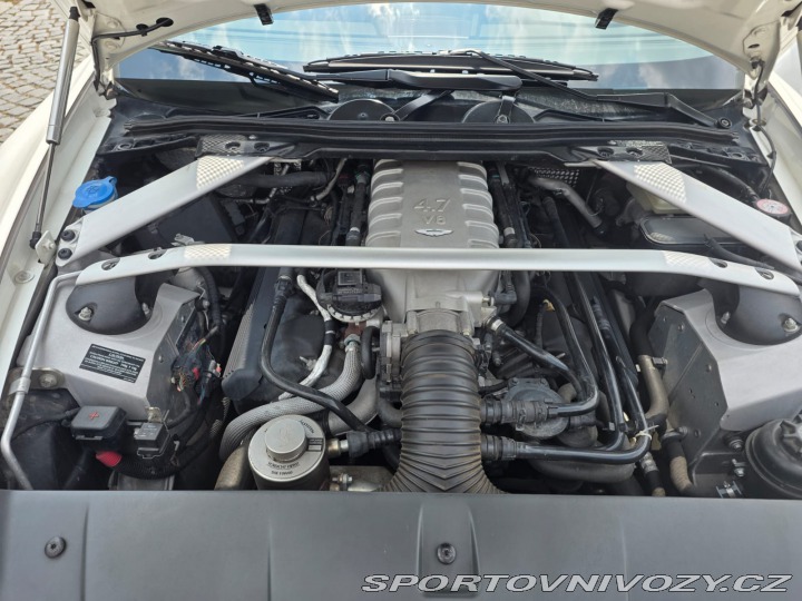 Aston Martin Vantage  2010