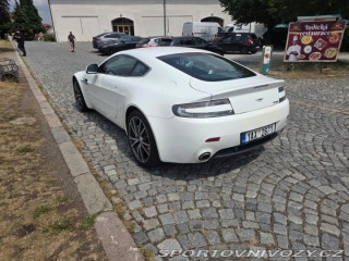 Aston Martin Vantage  2010