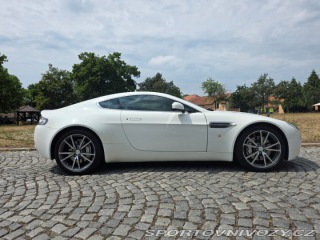 Aston Martin Vantage  2010