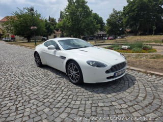 Aston Martin Vantage  2010