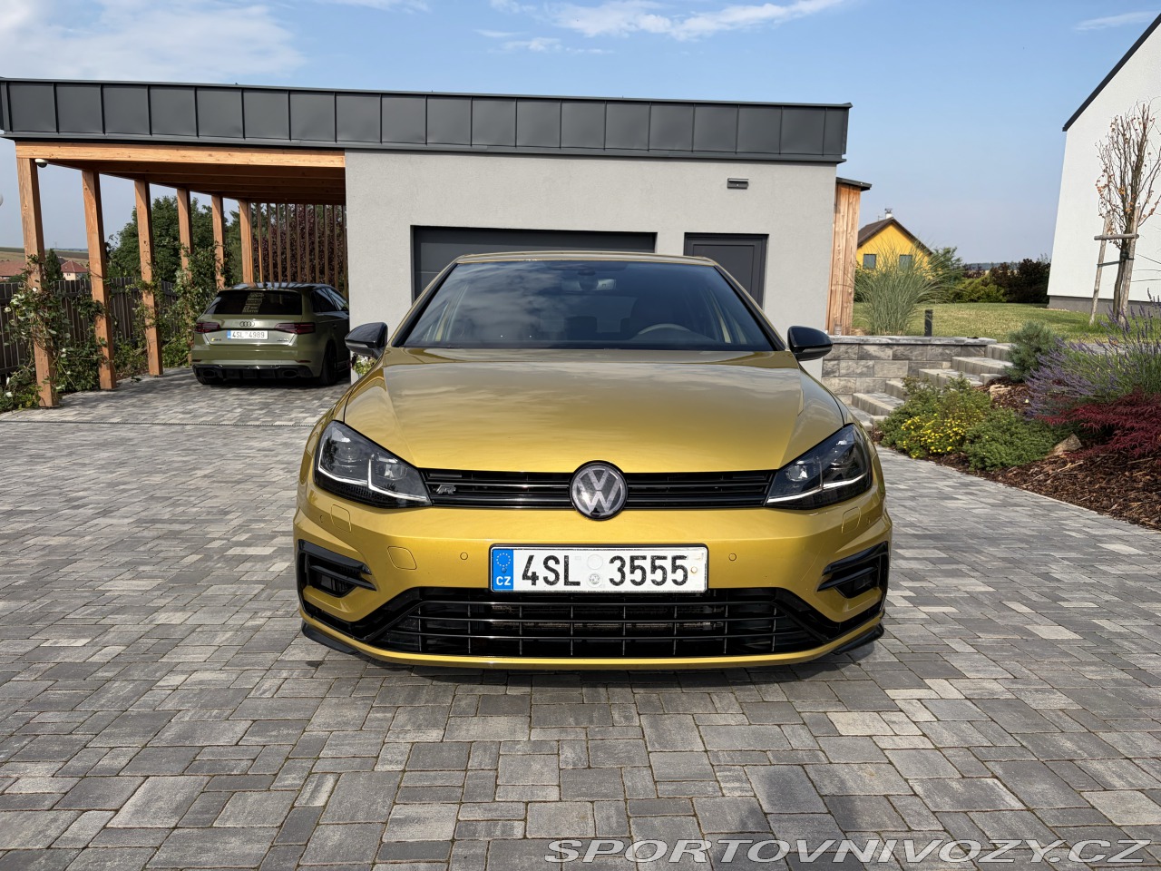 Volkswagen Golf R, Akrapovič, 1. majitel