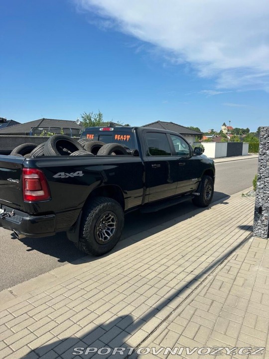 Dodge Ostatní modely RAM 5,7 1500 1800