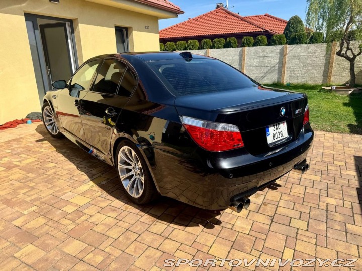 BMW M5  2005