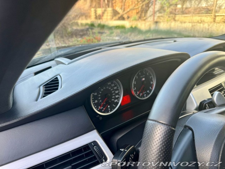 BMW M5  2005
