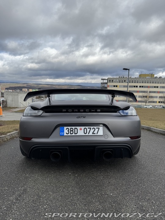 Porsche Cayman GT4 2021