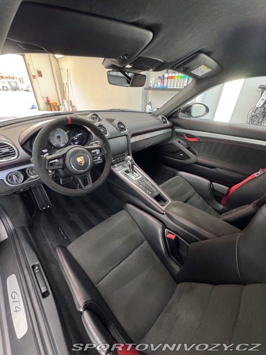 Porsche Cayman GT4 2021