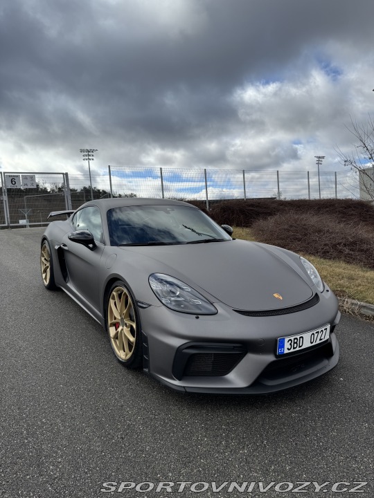 Porsche Cayman GT4 2021