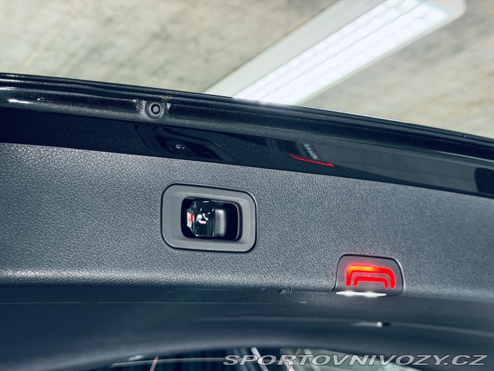 Mercedes-Benz E 220d*AMG*360*REZERVACE* 2025
