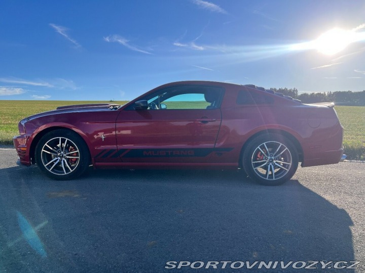 Ford Mustang 3,7 V6, 227 kW, Automat 2013
