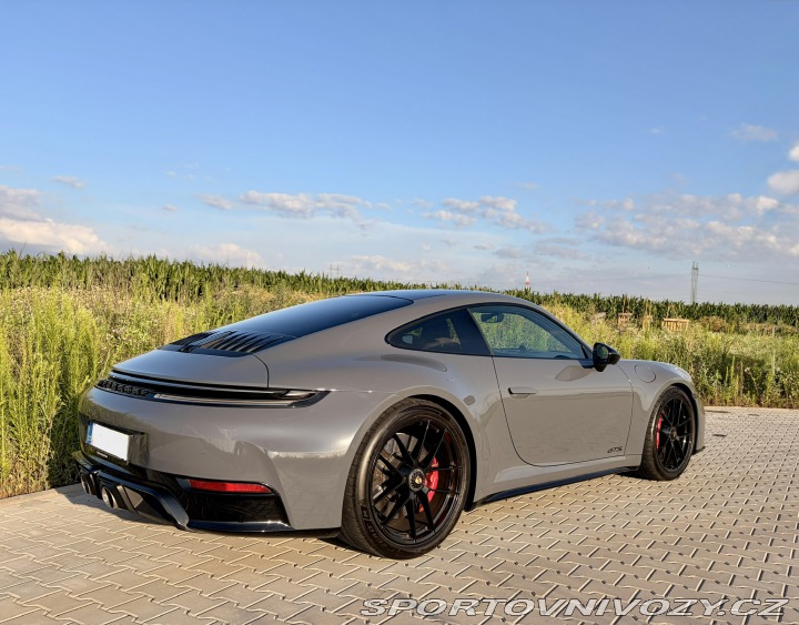 Porsche 911 GTS4 2024