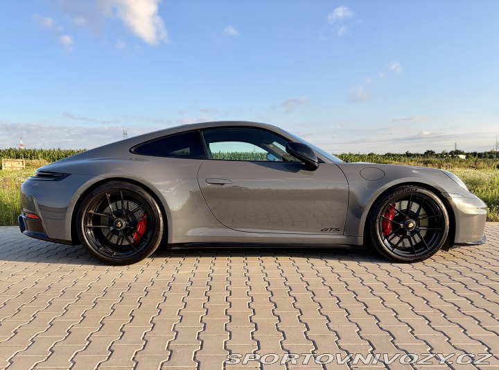 Porsche 911 GTS4 2024