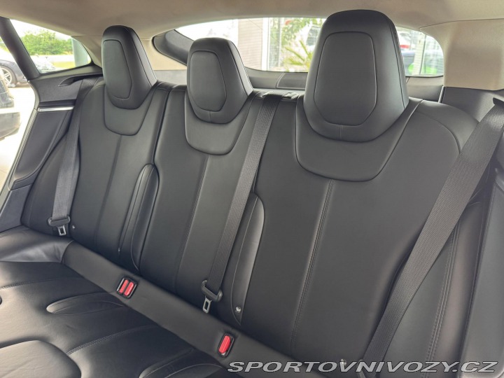 Tesla Model S 1800