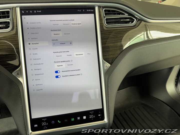 Tesla Model S 1800