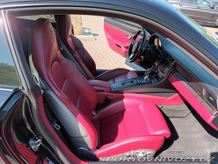 Porsche 911 Carrera 4 GTS 2018