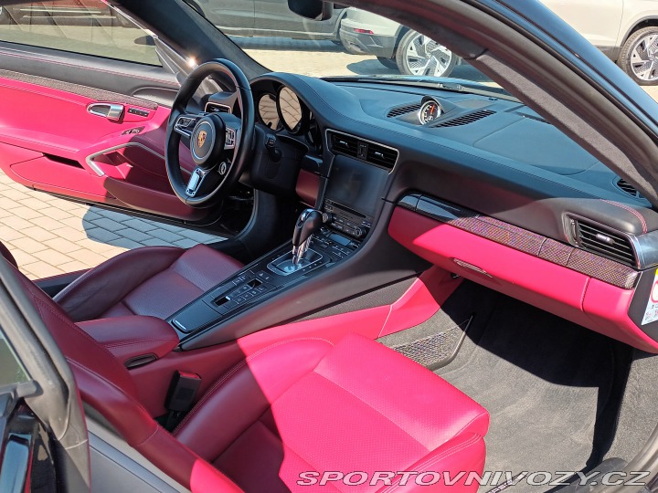 Porsche 911 Carrera 4 GTS 2018