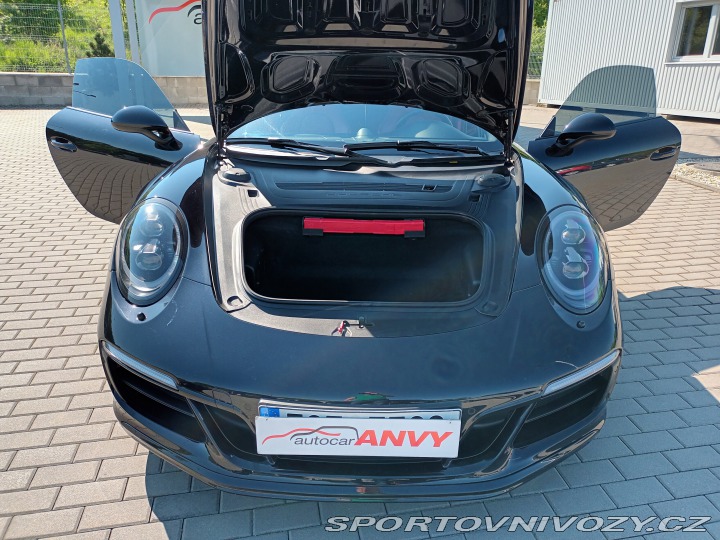 Porsche 911 Carrera 4 GTS 2018