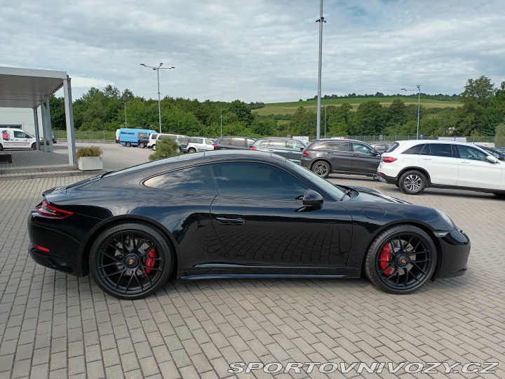 Porsche 911 Carrera 4 GTS 2018