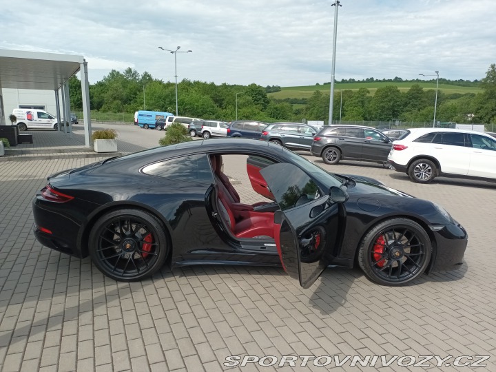 Porsche 911 Carrera 4 GTS 2018
