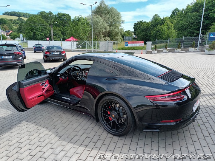 Porsche 911 Carrera 4 GTS 2018