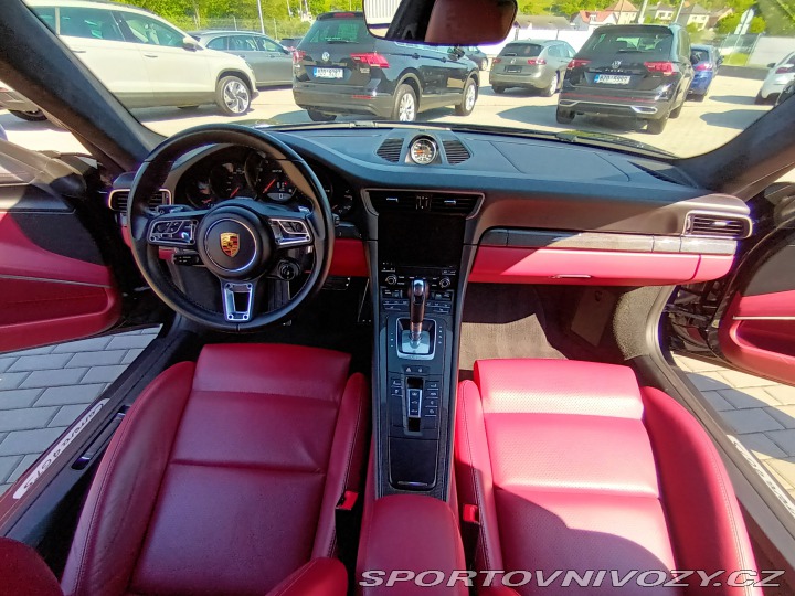 Porsche 911 Carrera 4 GTS 2018