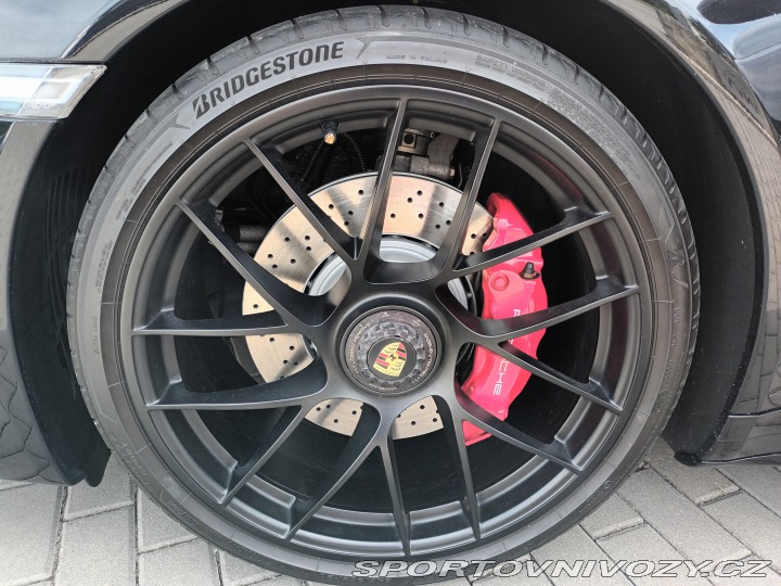 Porsche 911 Carrera 4 GTS 2018