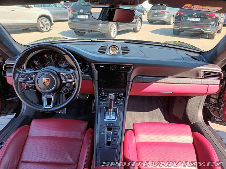 Porsche 911 Carrera 4 GTS 2018