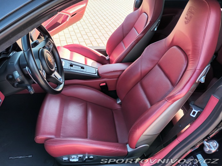 Porsche 911 Carrera 4 GTS 2018