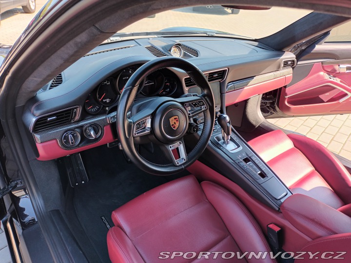 Porsche 911 Carrera 4 GTS 2018