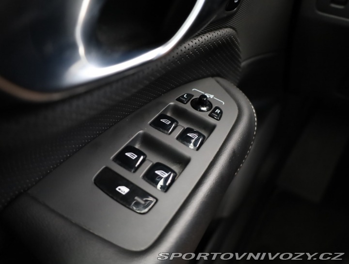 Volvo Ostatní modely XC90 R-Design B6 AWD 2021