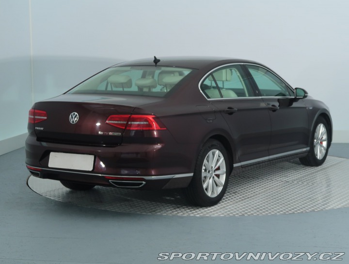 Volkswagen Ostatní modely Passat Highline 2.0 BiTDI 2015