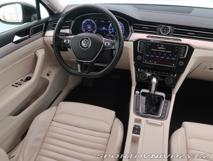 Volkswagen Ostatní modely Passat Highline 2.0 BiTDI 2015