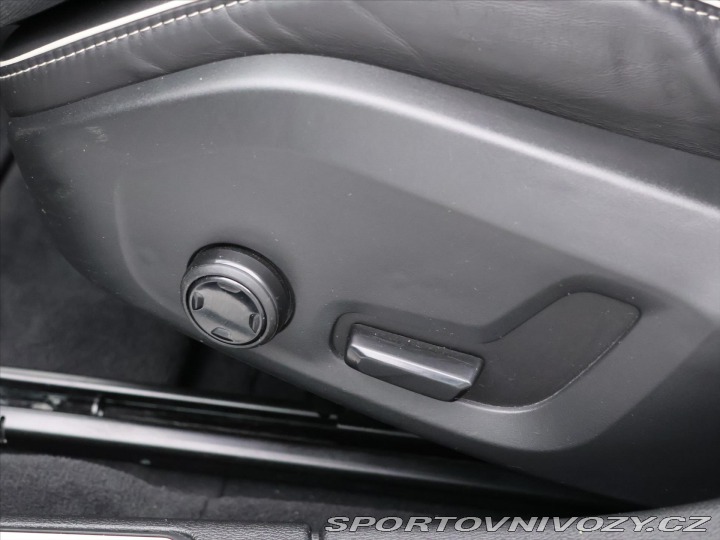 Volvo V60 2,0 T5 184kW Drive-E R-De 2022