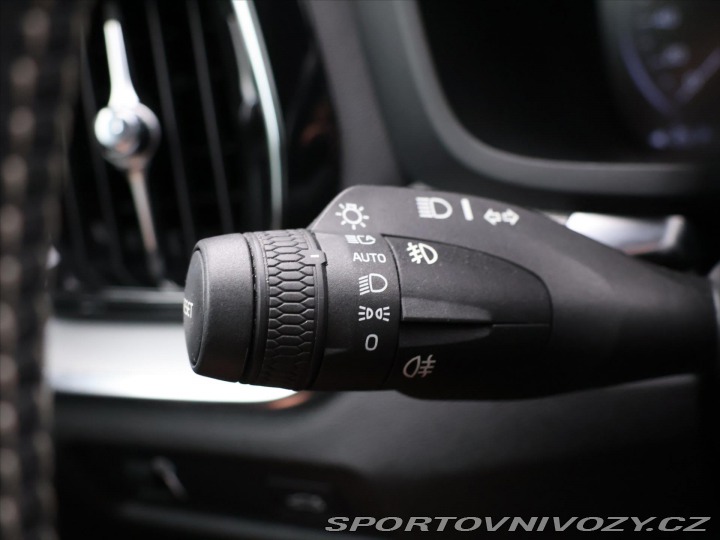 Volvo V60 2,0 T5 184kW Drive-E R-De 2022