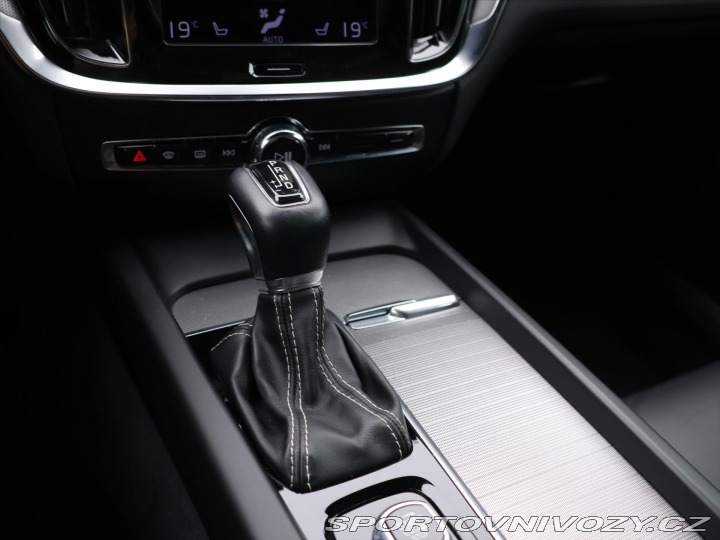 Volvo V60 2,0 T5 184kW Drive-E R-De 2022