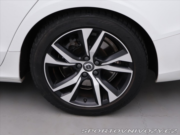 Volvo V60 2,0 T5 184kW Drive-E R-De 2022