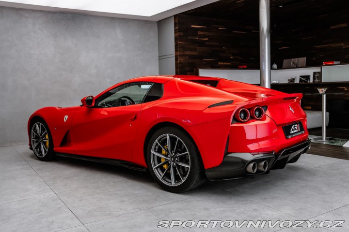Ferrari 812 GTS, lift, karbon, CZ 2021