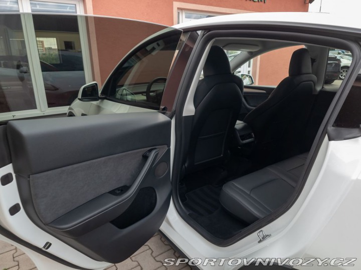 Tesla Model Y Long Range Dual Motor 378 2023