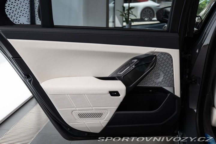 BMW Ostatní modely M70 xDrive Bower&Wilk 2023