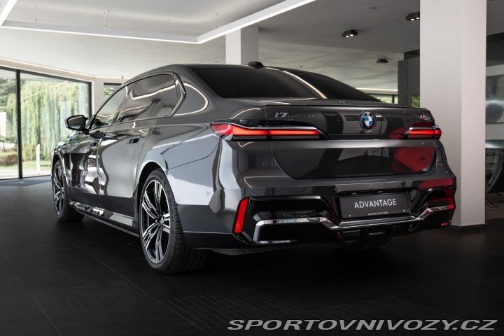BMW Ostatní modely M70 xDrive Bower&Wilk 2023