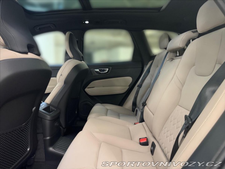 Volvo Ostatní modely XC60 2,0 XC60T8 Ultra Dark 0 2025