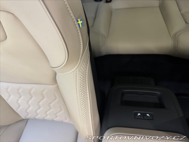 Volvo Ostatní modely XC60 2,0 XC60T8 Ultra Dark 0 2025
