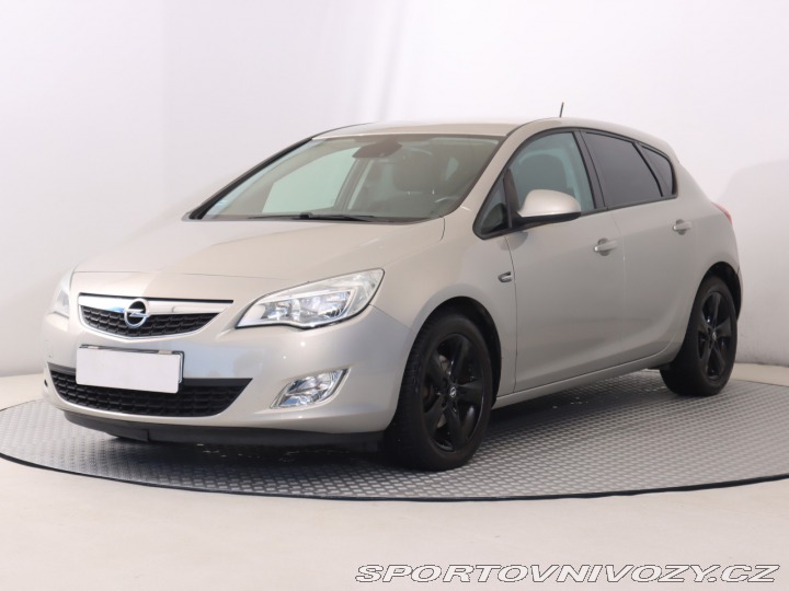 Opel Astra 1.6 T 2010