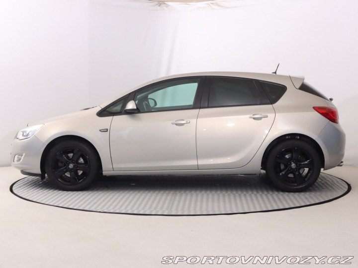 Opel Astra 1.6 T 2010