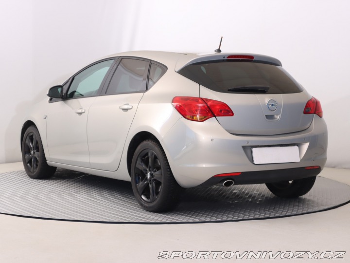 Opel Astra 1.6 T 2010