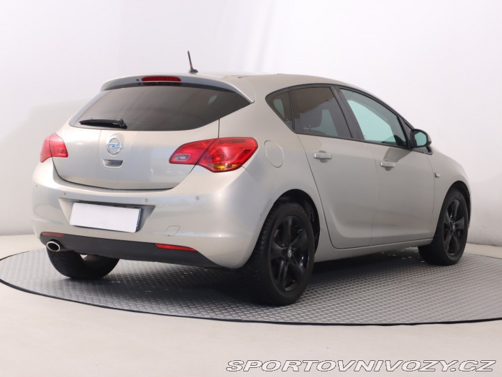 Opel Astra 1.6 T 2010