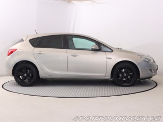 Opel Astra 1.6 T 2010