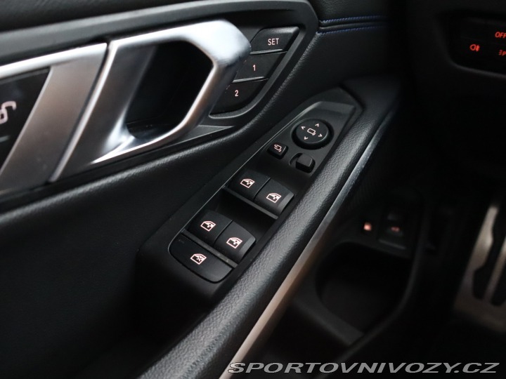 BMW 3 M Sport 330 e xDrive 2022