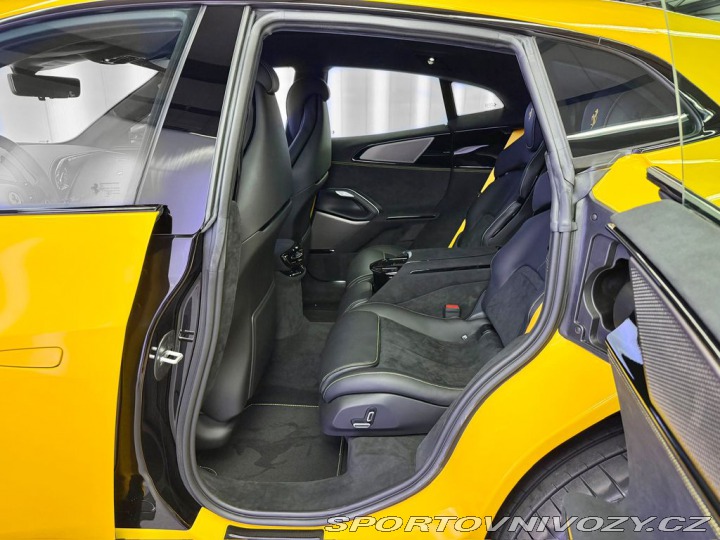 Ferrari Ostatní modely V12 CARBON, ALCANTARA, PA 2026